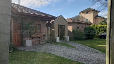 Casa 4 dormitorios en venta en Banco Provincia, Moreno