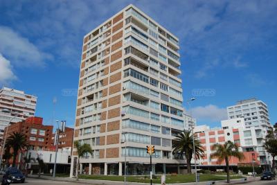 Departamento 2 dormitorios en venta en Punta del Este, Punta del Este