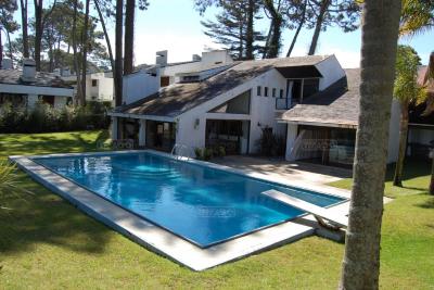 Casa 5 dormitorios en venta en Punta del Este, Punta del Este