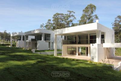 Casa 2 dormitorios en venta en Punta del Este, Punta del Este