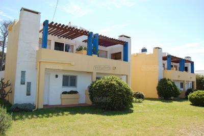 Casa 2 dormitorios en venta en Punta del Este, Punta del Este