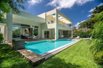 Casa 4 dormitorios en venta en Punta del Este, Punta del Este