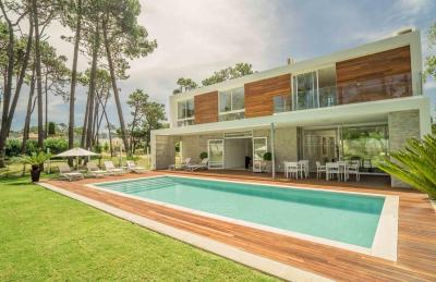 Casa 4 dormitorios en venta en Punta del Este, Punta del Este
