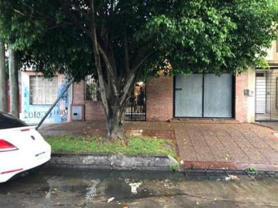 Casa 3 dormitorios en venta en Lanus Este, Lanus