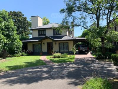 Casa 3 dormitorios en venta en El Casco de Moreno, Moreno
