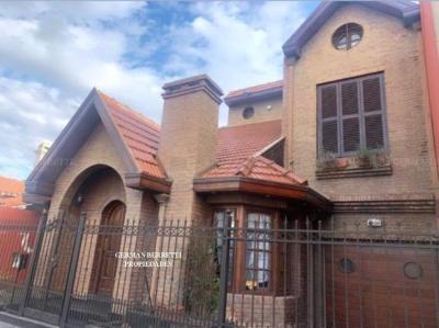 Casa 4 dormitorios en venta en Bernal, Quilmes