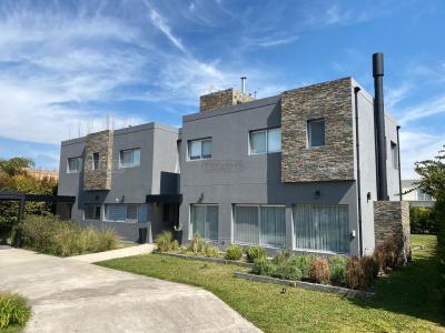 Casa 3 dormitorios en venta en Buenos Aires Village, San Miguel