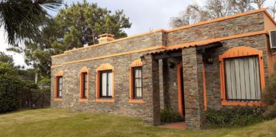 Casa 3 dormitorios en venta en Punta del Este, Punta del Este