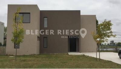 Casa en venta en San Rafael, Villanueva
