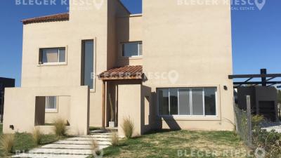 Casa en venta en San Gabriel, Villanueva