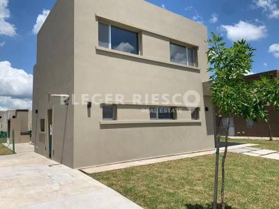 Casa en venta en San Gabriel, Villanueva