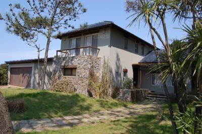 Casa 4 dormitorios en venta en Punta del Este, Punta del Este