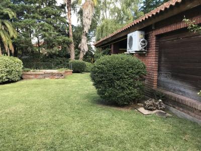Casa 2 dormitorios en alquiler temporario en Francisco Álvarez, Moreno