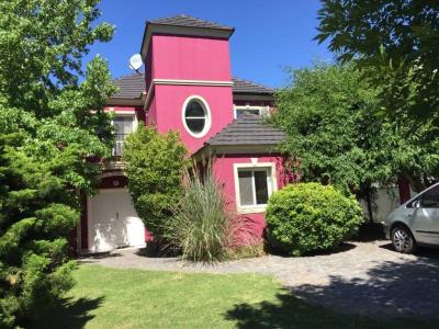 Casa 4 dormitorios en venta en Santa Maria de los Olivos, Malvinas Argentinas