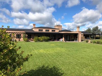 Casa 4 dormitorios en venta en Chacras de la Trinidad, Cañuelas