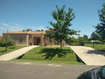Casa 4 dormitorios en venta en Pilar del Este, Pilar