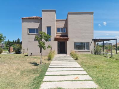 Casa 3 dormitorios en venta en Villanueva, Tigre
