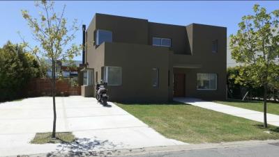 Casa 3 dormitorios en venta en General Pacheco, Tigre