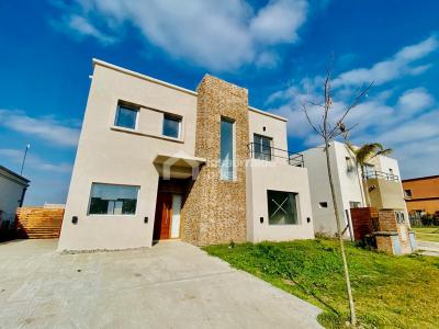 Casa en venta en Vila Marina I, Villanueva