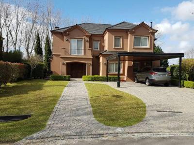 Casa 8 dormitorios en venta en Ayres Del Pilar, Pilar