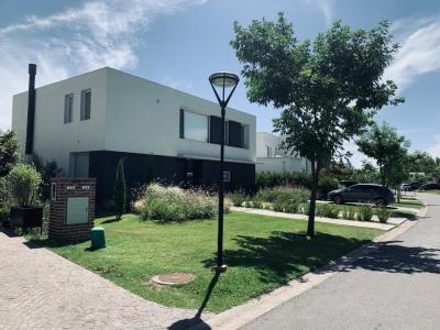 Casa 6 dormitorios en venta en General Pacheco, Tigre