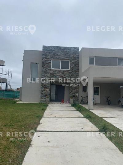 Casa 3 dormitorios en venta en El Canton, Escobar