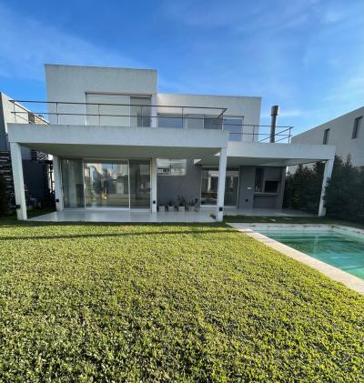 Casa 4 dormitorios en alquiler en Nordelta, Tigre