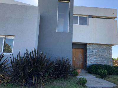 Casa 3 dormitorios en venta en El Canton, Escobar