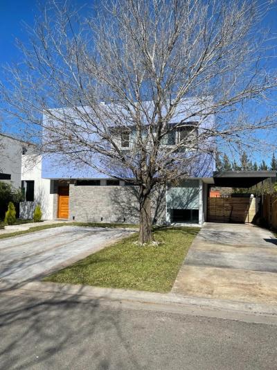 Casa 3 dormitorios en venta en General Pacheco, Tigre