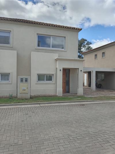 Casa 2 dormitorios en alquiler en Saravi Village, Pilar