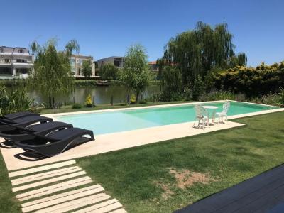 Casa en alquiler temporario en El Golf, Nordelta