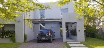 Casa 3 dormitorios en alquiler temporario en Santa Barbara, Tigre