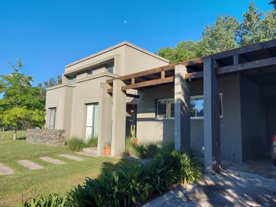 Casa 3 dormitorios en venta en El Cardal, Campana