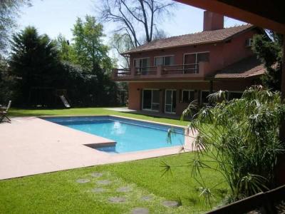 Casa 3 dormitorios en alquiler temporario en Highland Park CC, Pilar