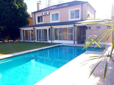 Casa 4 dormitorios en venta en Pilar del Este, Pilar