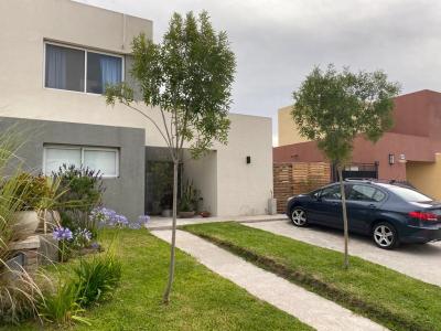 Casa en alquiler temporario en Casas de Santa Maria, Villanueva