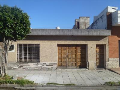 Casa 2 dormitorios en venta en Sarandi, Avellaneda