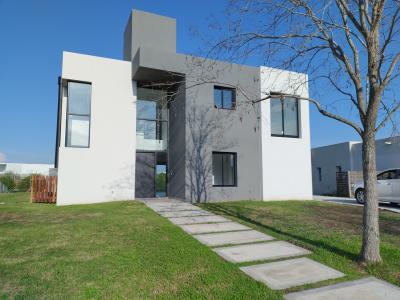 Casa 3 dormitorios en venta en El Canton, Escobar