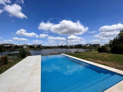 Casa en venta en San Benito, Villanueva