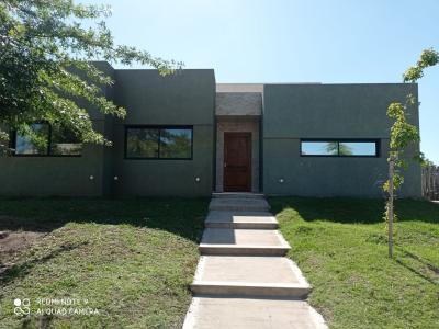 Casa 4 dormitorios en venta en Pilar del Este, Pilar