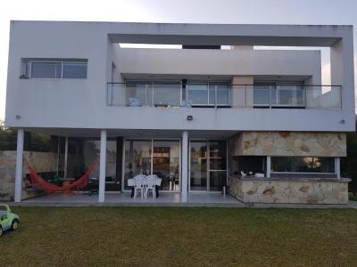 Casa 3 dormitorios en alquiler temporario en Villanueva, Tigre