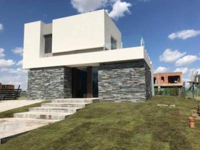 Casa en alquiler en Castaños, Nordelta