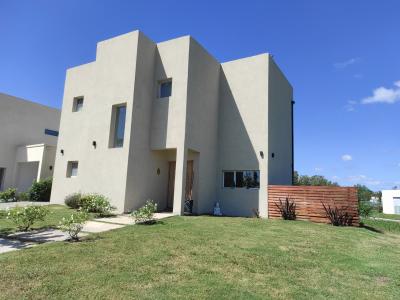Casa 3 dormitorios en venta en Pilar del Este, Pilar