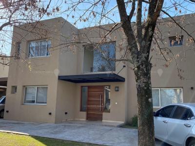 Casa 4 dormitorios en venta en Villanueva, Tigre