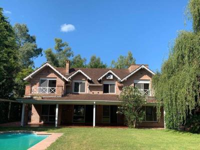 Casa en venta en Pilar