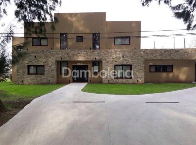 Casa 7 dormitorios en venta en Francisco Álvarez, Moreno