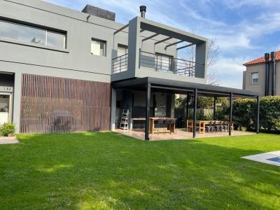Casa 4 dormitorios en alquiler temporario en General Pacheco, Tigre