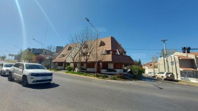Casa 4 dormitorios en venta en Neuquen Capital, Neuquen