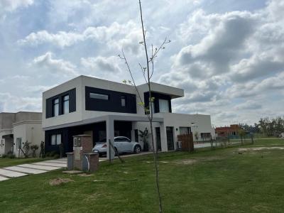 Casa 3 dormitorios en alquiler en Villanueva, Tigre
