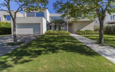 Casa 4 dormitorios en venta en Nordelta, Tigre
